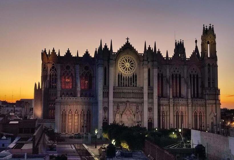 هتل La Casa Mia Leon