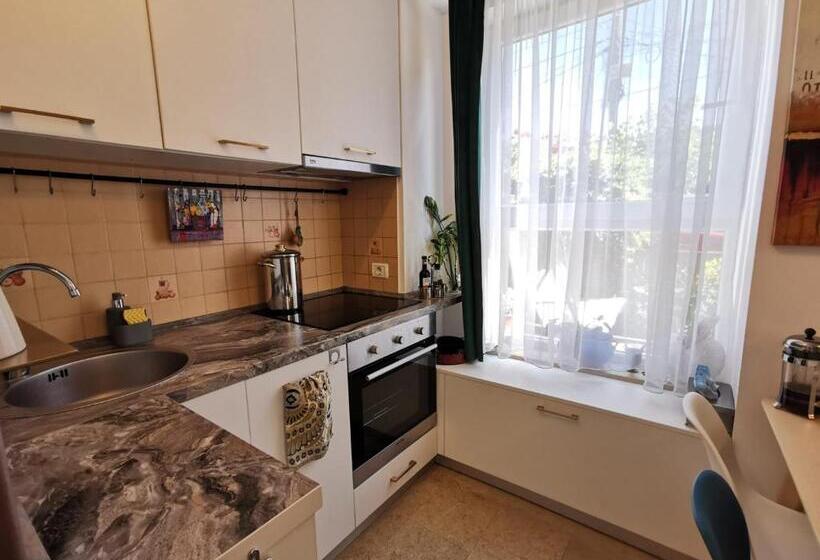 Lovely 1 Bedroom Apartment Close To The Centre
