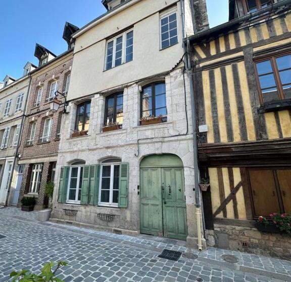 Nid D Amour Sous Les Toits !