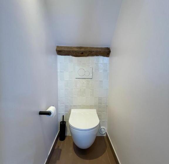 Nid D Amour Sous Les Toits !