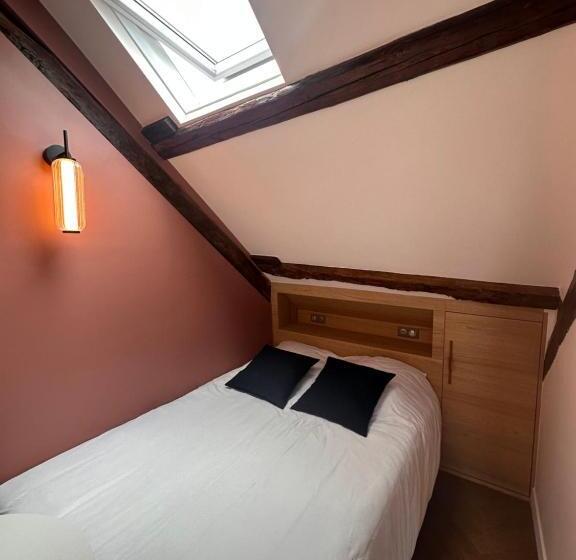 Nid D Amour Sous Les Toits !