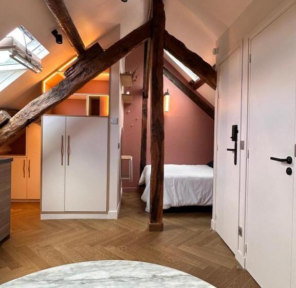 Nid D Amour Sous Les Toits !