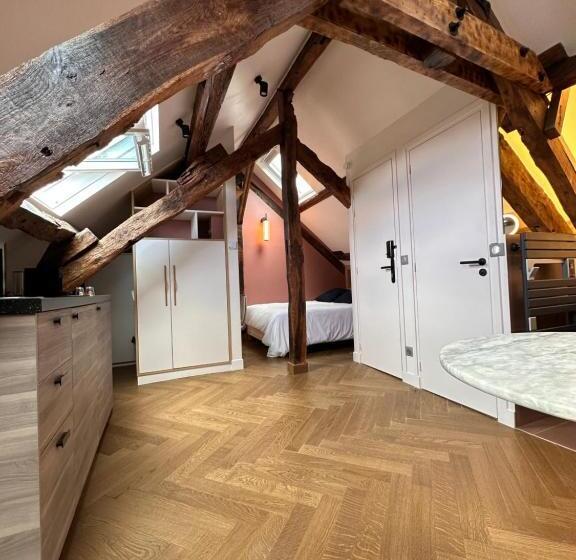 Nid D Amour Sous Les Toits !