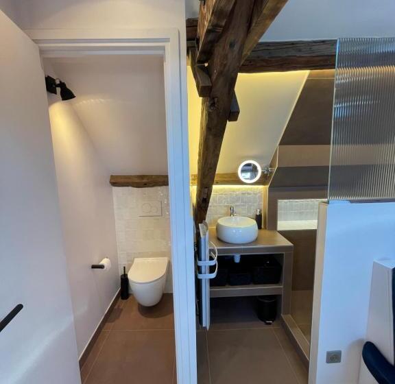 Nid D Amour Sous Les Toits !