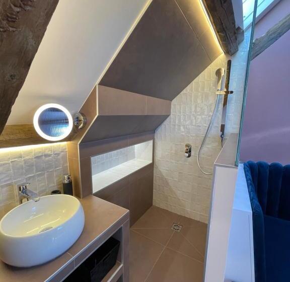 Nid D Amour Sous Les Toits !