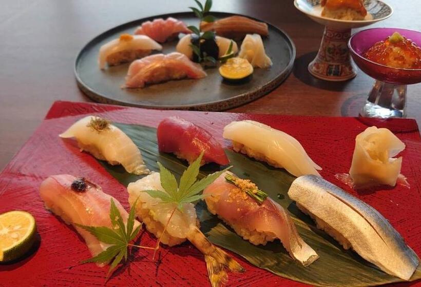 Ryokan Toriizaki Club Sushi Auberge