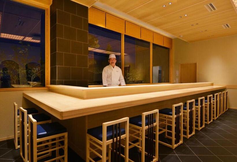 Ryokan Toriizaki Club Sushi Auberge