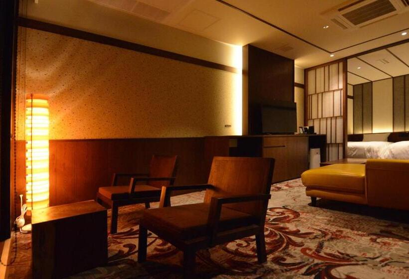 Ryokan Toriizaki Club Sushi Auberge