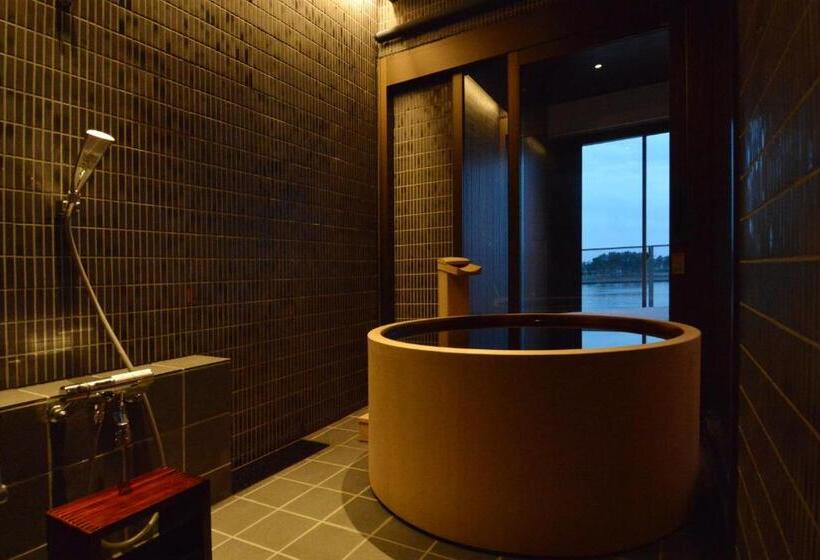 Ryokan Toriizaki Club Sushi Auberge