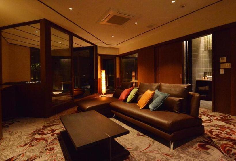 Ryokan Toriizaki Club Sushi Auberge