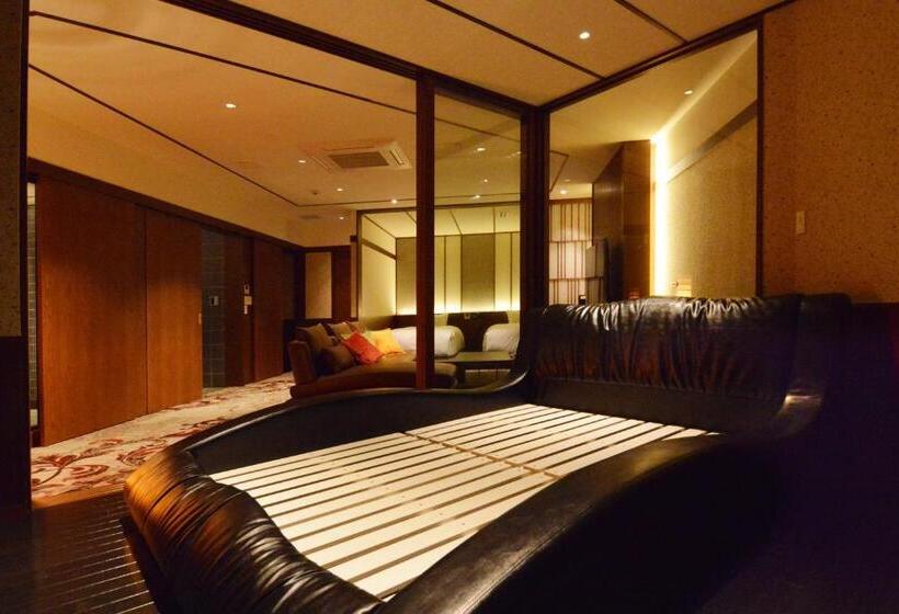 Ryokan Toriizaki Club Sushi Auberge