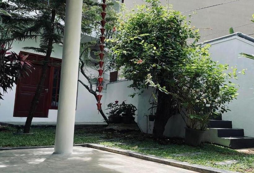 Kiara Sands Hotel Mirissa