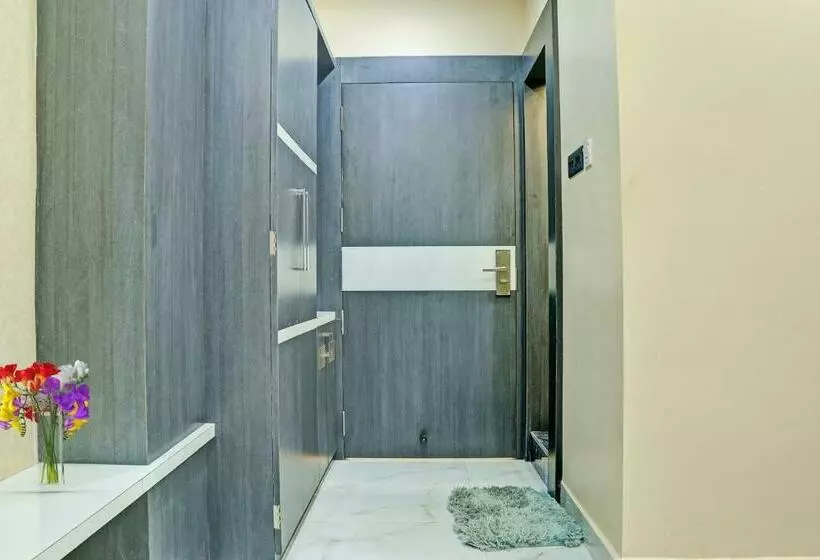 Hotelli Oyo 86812 Oxy Kings Inn