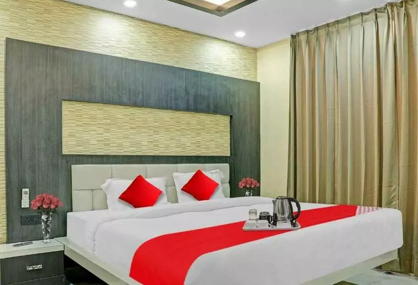 Hotelli Oyo 86812 Oxy Kings Inn