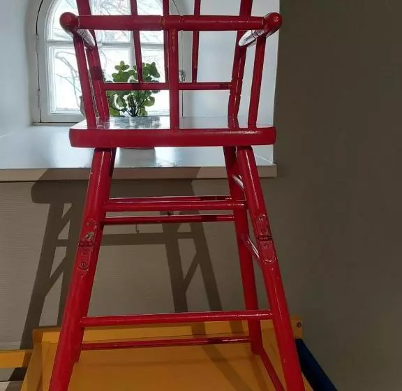 Nostalgista Majoittumista Taiteilijatalo Taideniityn Auringossa Tai Niityssä