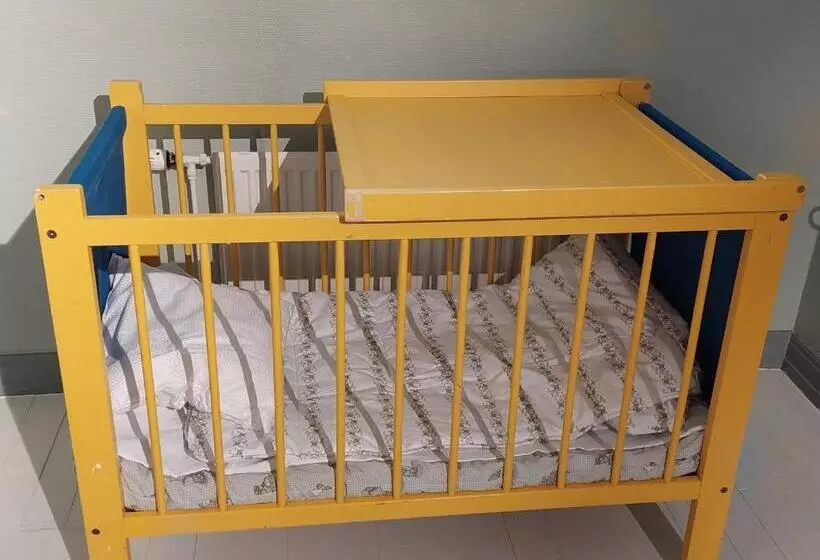 Nostalgista Majoittumista Taiteilijatalo Taideniityn Auringossa Tai Niityssä