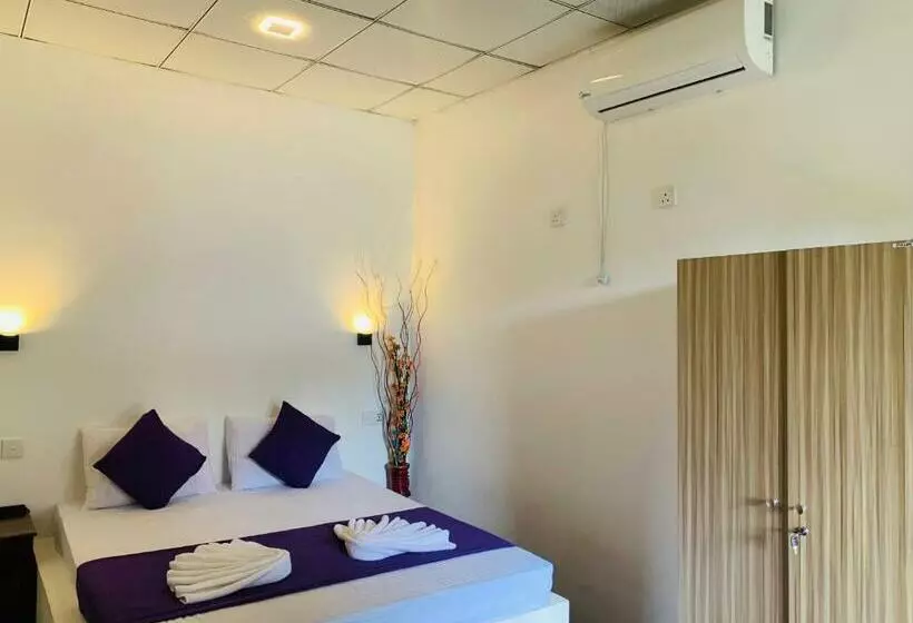 پانسیون River Road Safari Cottage Udawalawe
