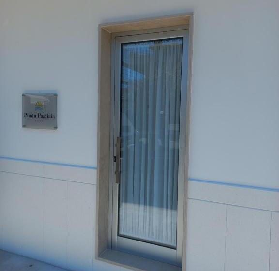 Punta Pagliaia Rooms