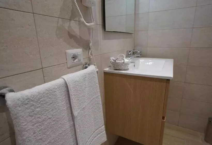 Punta Pagliaia Rooms