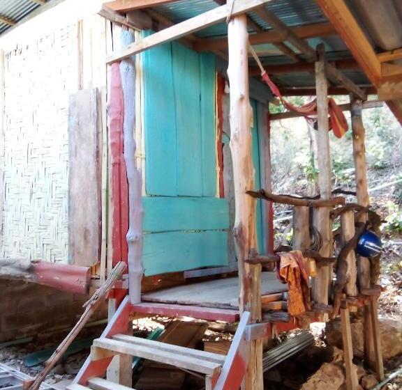 هاستل The Rock Hut