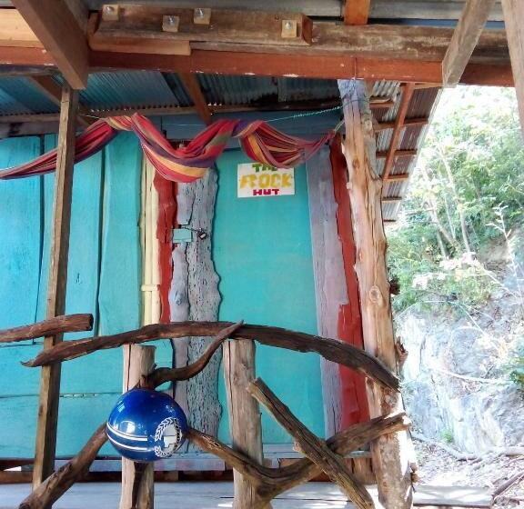 هاستل The Rock Hut