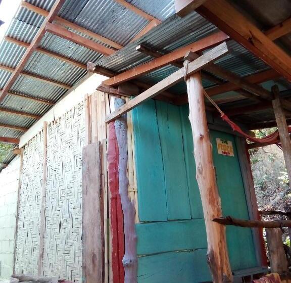 هاستل The Rock Hut
