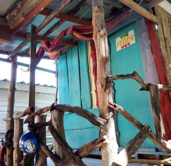 هاستل The Rock Hut