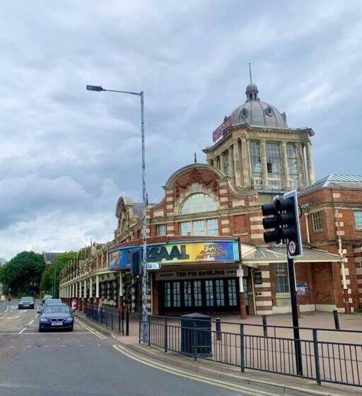 Apartments Near The Sea With Free Parking Southend On Sea