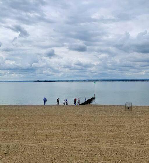 Apartments Near The Sea With Free Parking Southend On Sea