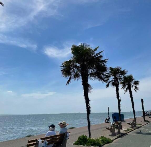 Apartments Near The Sea With Free Parking Southend On Sea