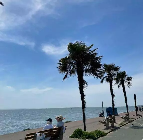 Apartments Near The Sea With Free Parking Southend On Sea