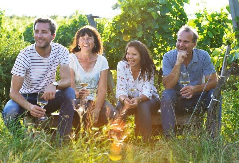 مبيت وإفطار Weingut Familie Schuster