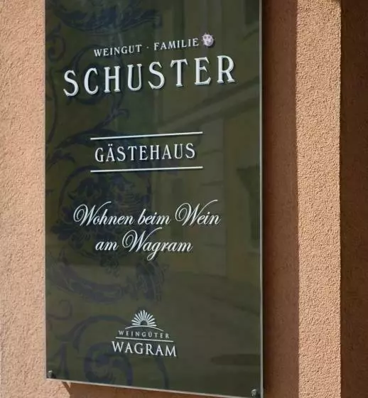 Aamiaismajoitus (B&B) Weingut Familie Schuster