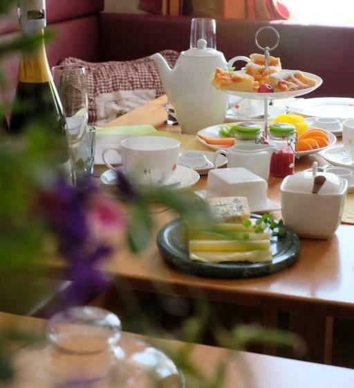 مبيت وإفطار Weingut Familie Schuster