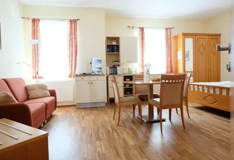 Aamiaismajoitus (B&B) Weingut Familie Schuster