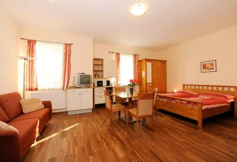 Aamiaismajoitus (B&B) Weingut Familie Schuster