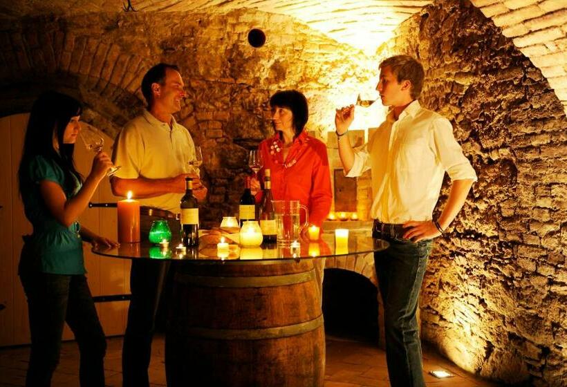 مبيت وإفطار Weingut Familie Schuster