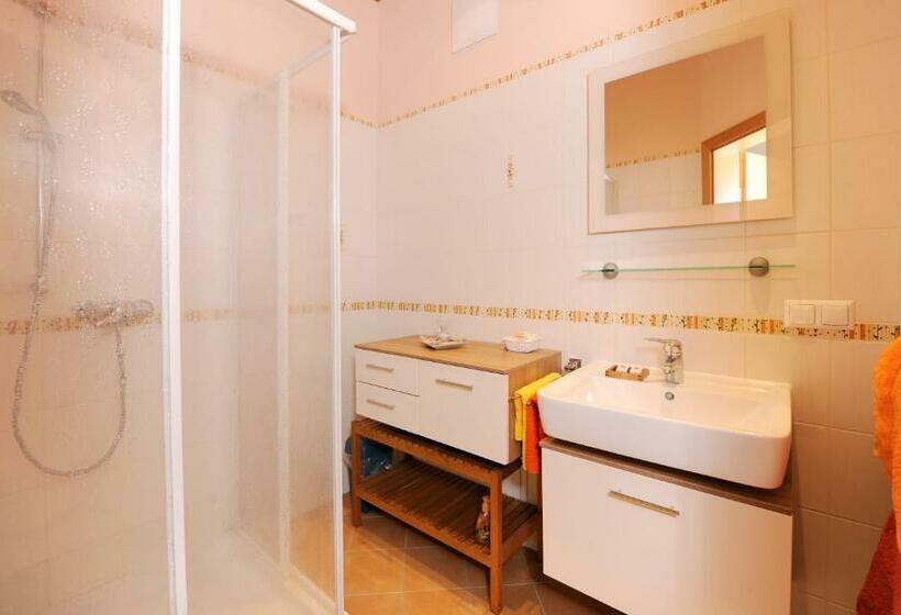 مبيت وإفطار Weingut Familie Schuster