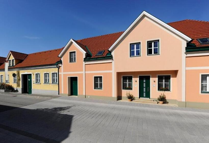 مبيت وإفطار Weingut Familie Schuster