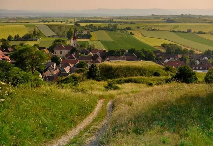 Aamiaismajoitus (B&B) Weingut Familie Schuster
