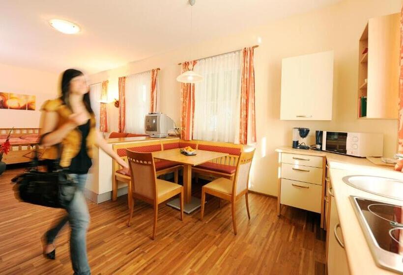 مبيت وإفطار Weingut Familie Schuster