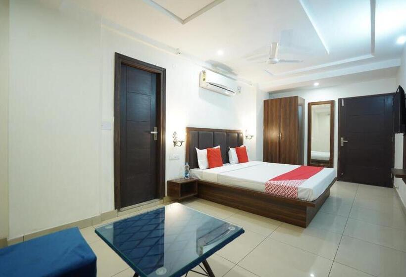 בית מלון כפרי Oyo 86335  Grey Orchid