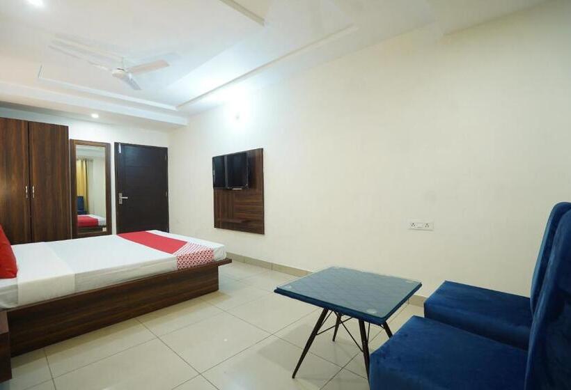 בית מלון כפרי Oyo 86335  Grey Orchid