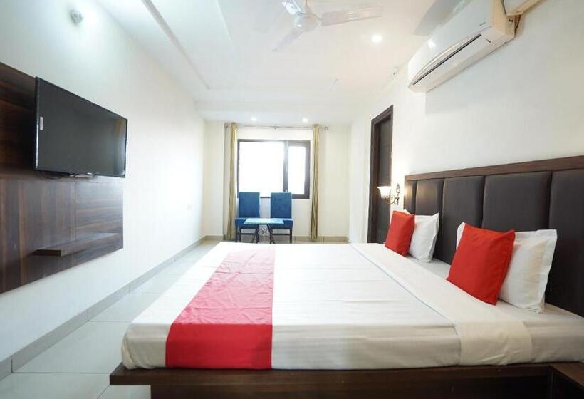 בית מלון כפרי Oyo 86335  Grey Orchid