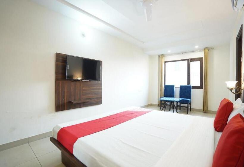 בית מלון כפרי Oyo 86335  Grey Orchid