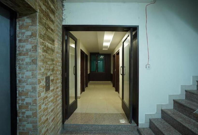 בית מלון כפרי Oyo 86335  Grey Orchid