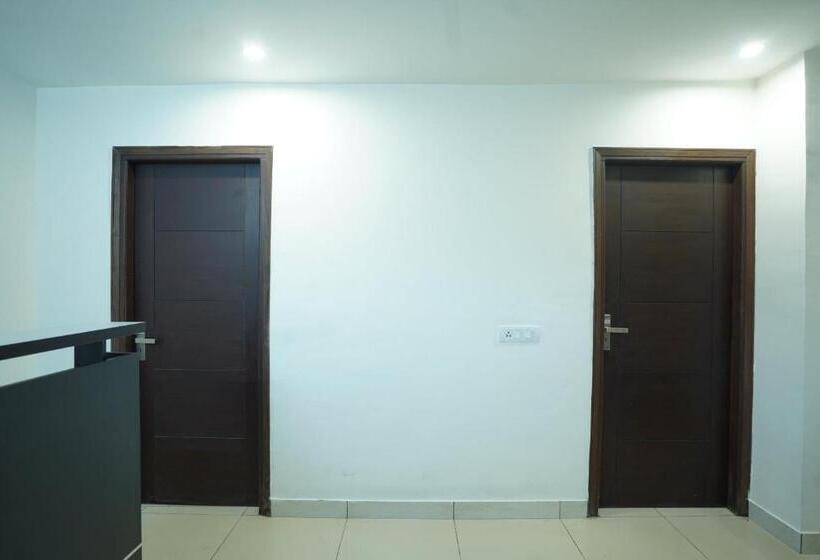 בית מלון כפרי Oyo 86335  Grey Orchid