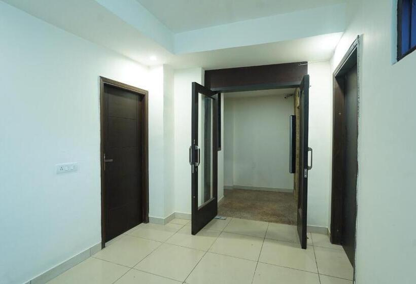 בית מלון כפרי Oyo 86335  Grey Orchid