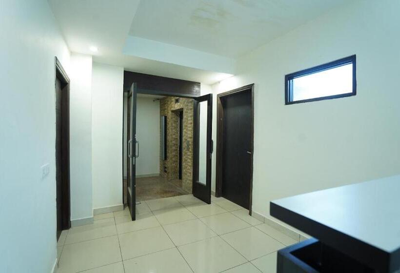 בית מלון כפרי Oyo 86335  Grey Orchid