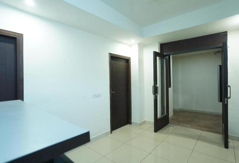 בית מלון כפרי Oyo 86335  Grey Orchid